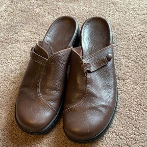 Brown Clark’s dress clogs women’s size 10